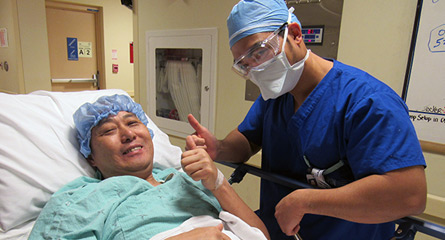 Kidney transplant recipient, Zhao Xiao, gives the thumbs up just prior to his ground-breaking transplant surgery. (Photo: University Health Network)