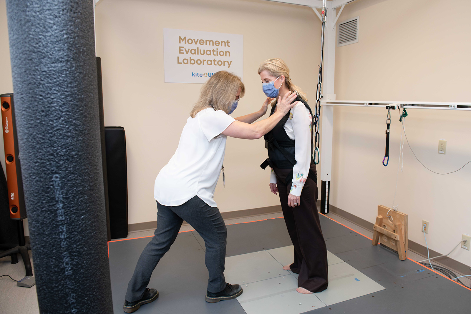 Toronto Rehab is a global leader in physical rehabilitation providing world-class care, research and education. At this facility, The Duchess tried out the Reactive Balance Training Frame and Harness in the Movement Evaluation Laboratory.