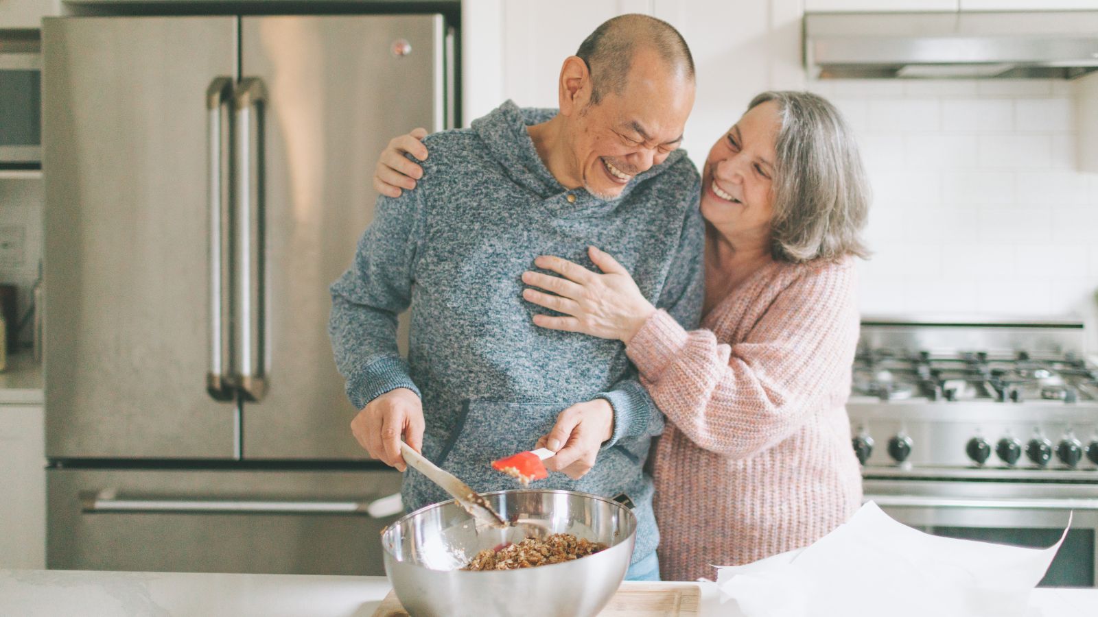 A couple are making diabetes-friendly recipes in the kitchen