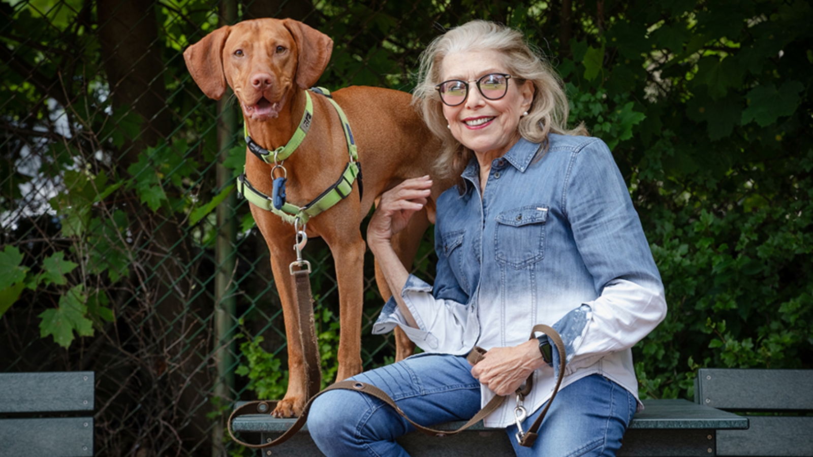 Lynda Friendly with her canine companion, Spirit, a two-year-old Vizsla. (Photo: Tim Fraser/UHN KITE Studio)