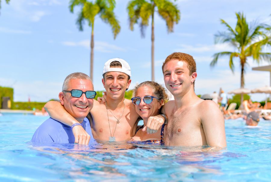 Helene Goldberg and her family on vacation after her living organ donation. (Photo: courtesy of Helene Goldberg)